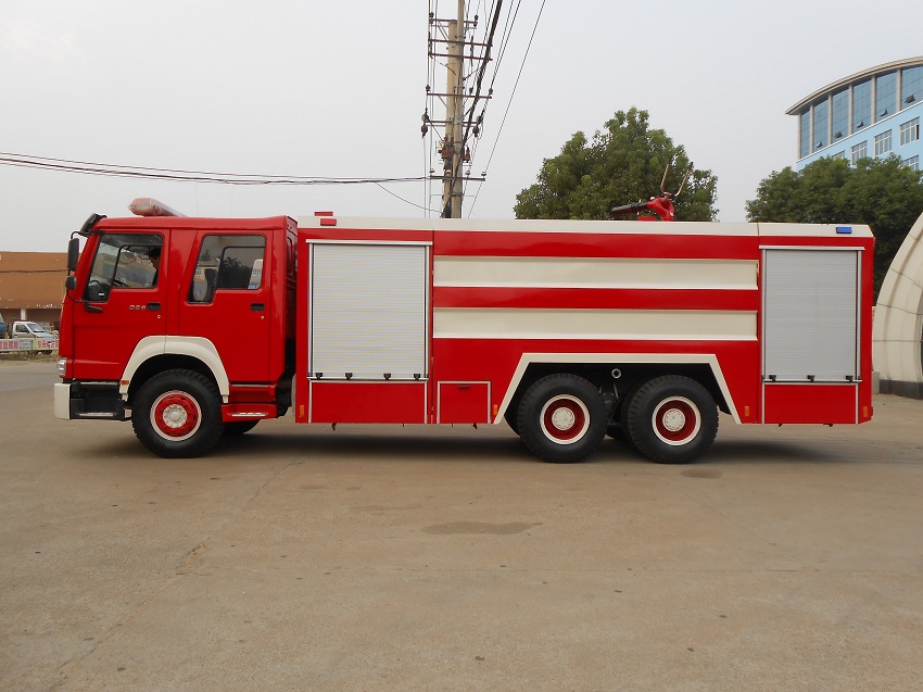 重汽豪沃10-12方后八轮不锈钢水罐泡沫消防车侧面图片 重汽豪沃10-12方后八轮不锈钢水罐泡沫消防车侧面图片
